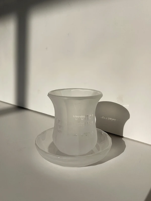 גביע קריסטל ללא רגל שקוף